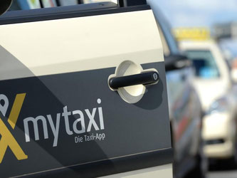 Die Servicegesellschaft Taxi-Deutschland hatte gegen myTaxi geklagt und begrüßte das Urteil. Foto: Daniel Reinhardt