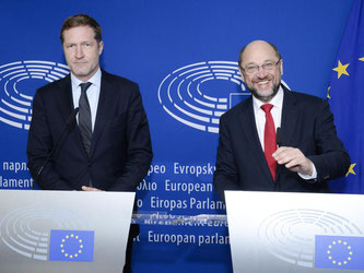 «Ich bin sehr optimistisch, dass wir eine Lösung finden», sagte EU-Parlamentspräsident Martin Schulz (SPD) nach einem kurzfristig angesetzten Treffen mit dem wallonischen Regierungschef Paul Magnette (l). Foto: Melanie Wenger/EU/Archiv