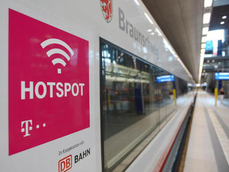 Bald sollen alle ICEs der Deutschen Bahn einen WLAN-Zugang haben. Foto: Rainer Jensen