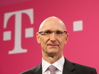 Telekom-Chef Timotheus Höttges droht beim Thema Netzneutralität ein neues «Drosselgate». Foto: Rolf Vennenbernd/Archiv