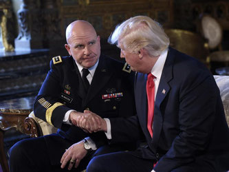 US-Präsident Donald Trump zusammen mit General Herbert Raymond McMaster. Foto: Susan Walsh