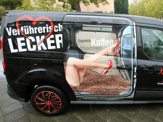 Sex sells: Wer einen Dienstwagen fährt, muss dessen Gestaltung akzeptieren. Foto: Roland Weihrauch/Archiv