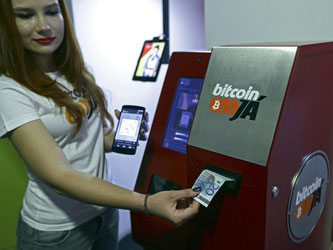 Der erste Bitcoin-Automat Portugals wird in Lissabon in Betrieb genommen. Foto: Antonio Cotrim/Archiv