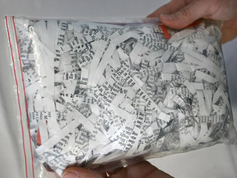 Auch Geschredderte Stasi-Unterlagen werden mit Computerhilfe gescannt und gerettet. Foto: Stephanie Pilick/Archivbild