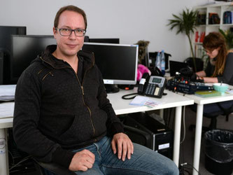 Für ihn und seine Mitstreiter gibt es viel Unterstützung: Markus Beckedahl, Gründer des Blogs Netzpolitik.org, in seinem Büro in Berlin. Foto: Britta Pedersen/Archiv