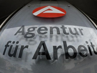 Beamte der Bundesagentur für Arbeit könnten bei Asylverfahren unterstützen. Foto: Felix Kästle/Archiv