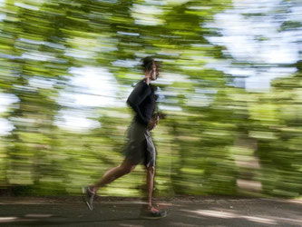 Die meisten Läufer trainieren aus Spaß. Wenn der Körper an Grenzen stößt, sollte man einen Gang runterschalten. Foto: Klaus-Dietmar Gabbert