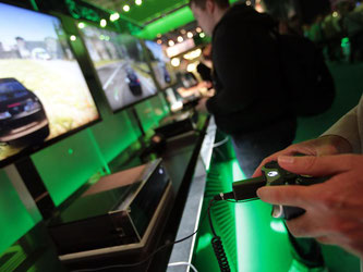 Die Spielkonsole Microsoft xbox soll kleiner werden. Auf der Spiele-Fachmesse E3 in Los Angeles im nächsten Monat soll es soweit sein. Foto: Oliver Berg