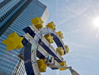 Der Rückfall der Inflation unter die Nulllinie hat Spekulationen um zusätzliche Geldspritzen der Europäischen Zentralbank (EZB) angeheizt. Foto: Boris Roessler