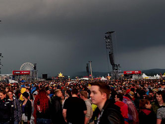 Ein Gewitter schob sich direkt über das Festivalgelände. Foto: Thomas Frey
