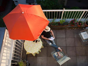 Auf die Plätze! Fertig? Aber bevor es los geht mit der Saison auf Balkon, braucht dieser ein bisschen Vorbereitung. Foto: Silvia Marks