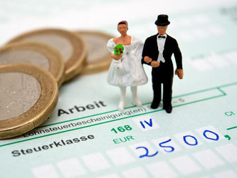 Ehegatten haben noch bis zum 30. November Zeit, andere Steuerklassen zu beantragen. Foto: Andrea Warnecke