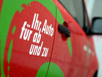 Carsharing-Fahrzeug in Berlin: Schon heute sind in Deutschland ein Million Nutzer sowie 50 Prozent aller Carsharing-Autos in Europa unterwegs. Foto: Britta Pedersen/Illustration