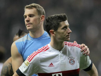 Manuel Neuer (l) tröstet den glücklosen Toptorjäger Robert Lewandowski. Foto: Fredrik von Erichsen