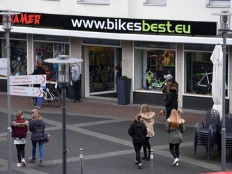 Nachdem der Gesuchte in Brühl ein Fahrrad gekauft hatte, wurde er gefasst. Foto: Henning Kaiser