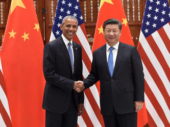 Vor dem G20-Gipfel übergaben die Präsidenten der beiden größten Wirtschaftsmächte dem UN-Generalsekretär Ban Ki Moon im ostchinesischen Hangzhou die Dokumente für einen formellen Beitritt zum Klimaschutzabkommen. Foto: Wang Zhao