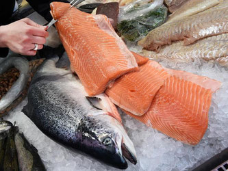 Norwegisches Lachsfilet ist sehr beliebt. Foto: Holger Hollemann