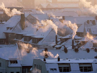 Draußen die kalte Schneedecke, drinnen arbeiten die Heizungen. Foto: Jan Woitas