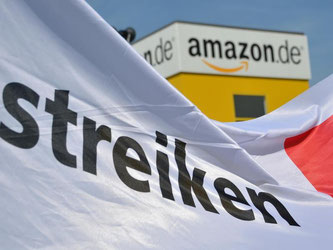 Amazon Standort in Bad Hersfeld: Nach Verdi-Angaben nahmen 300 Angestellte am Ausstand teil. Foto: Uwe Zucchi/Archiv