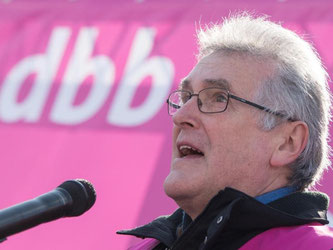 Beamtenbundchef Volker Stich bei Protesten des Beamtenbunds. Foto: M. Murat