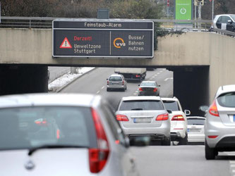 «Feinstaub Alarm» für die Umweltzone Stuttgart. Foto: Bernd Weißbrod/Illustration