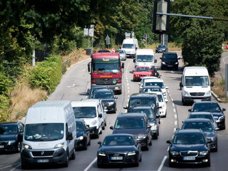 Auto-Schlangen in Stuttgart. Foto: Daniel Naupold/Archiv