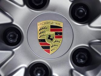 Porsche Logo. Foto: Uli Deck/Archiv