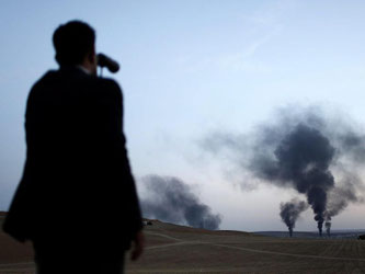 Blick über die Grenze: Die Türkei hat den IS als Nachbar lange geduldet. Foto: Sedat Suna/Archiv