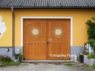 Doppelflügeltor aus Holz © Mag. Angelika Ficenc