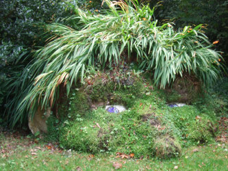 Pflanzenskulptur Gesicht mit Augen im Lost Gardens of Heligan ©My own Travel
