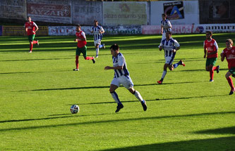 El ex rojiblanco Dani Pérez en un instante del Amurrio 8 - Aranbizkarra 1 disputado esta temporada en Basarte. Foto: www.amurrioclub.es