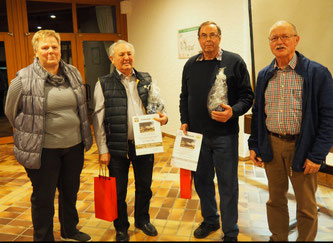 die Jubilare Wilhelm Erfle und Karl-Heinz Schmid, zusammen mit Gudrun Buschle und Rudolf Brenkel