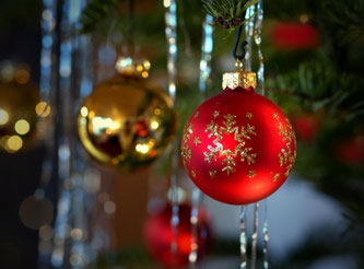 Unter dem Weihnachtsbaum von Grace Winter/pixelio.de