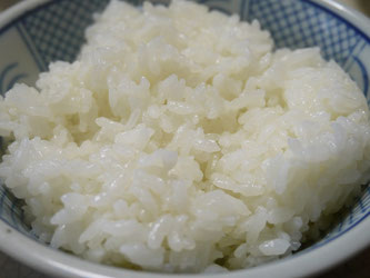 Reis in einer Schale