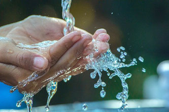 Wasser Hände trinken