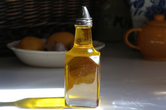 Ein Fläschchen Olivenöl