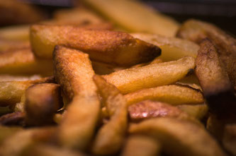 Dunkle Pommes Frittes