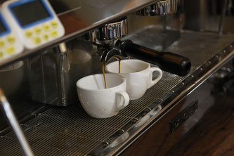 Espressomaschine bei der Arbeit