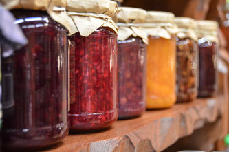 Gläser gefüllte mit Marmelade