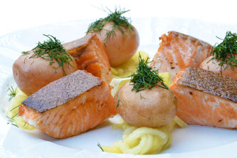 Lachs zubereitet am Teller