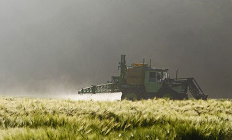 Tracktor Feld Pestizide