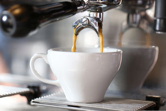 Kaffeemaschine mit Kaffeetasse