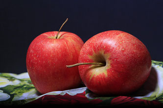 2 rote Äpfel