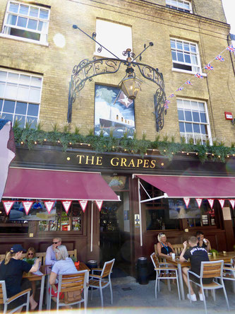 Restaurant "The Grapes"