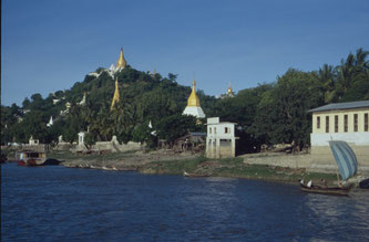 Bild: Viele Tempel am Fluss von Irrawaddy