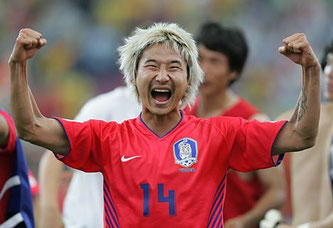 Lee Chun-soo con su selección. Foto: Daily Mail.