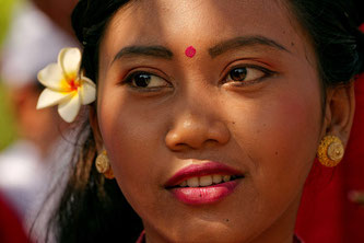 Portrait einer Tänzerin auf Bali. Copyright 2013 by Rolf Lohmann / www.bonnescape.de