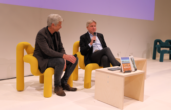Karl Ove Knausgård im Gespräch mit Buchmesse-Direktor Juergen Boos © photo-alliance.de / Klaus Leitzbach