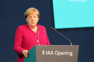 Kanzlerin Angela Merkel auf der IAA Eröffnungsfeier © dokuphoto.de / Klaus Leitzbach
