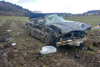 Der Wagen wurde komplett zerstört. (Bildquelle: Kantonspolizei Aargau)